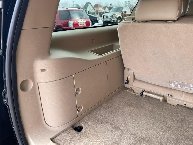 GMC Yukon XL SLT 1/2 Ton 4WD 2014