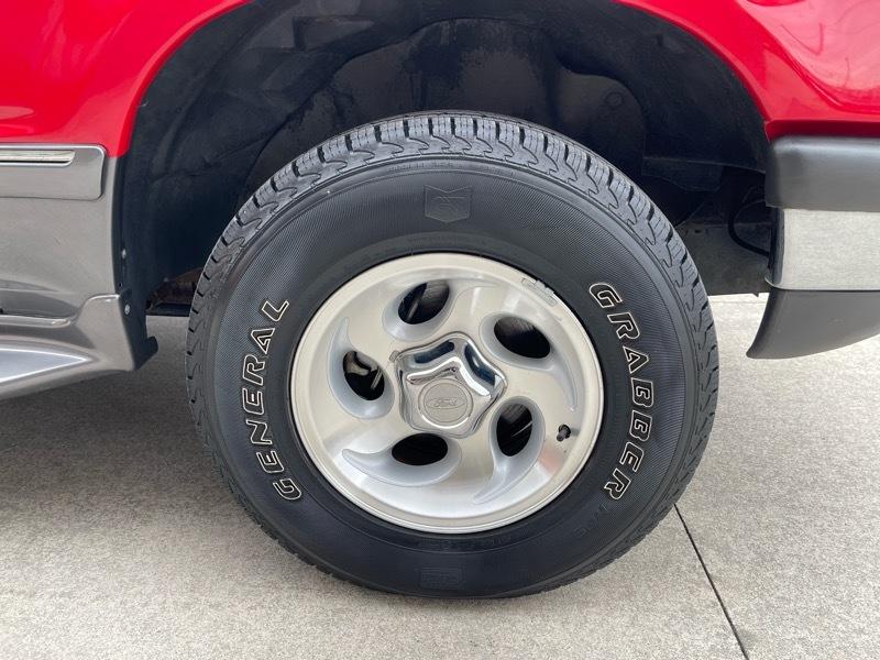 Ford Explorer XLT 4-Door 4WD 1998