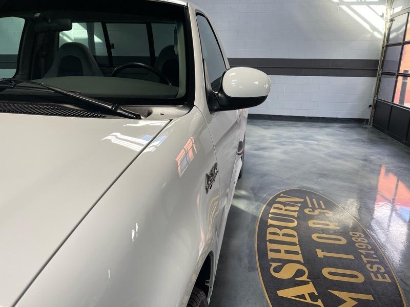 Ford F-150 SVT Lightning 2WD 2003