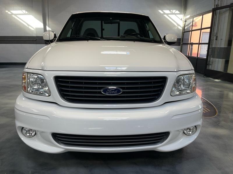 Ford F-150 SVT Lightning 2WD 2003