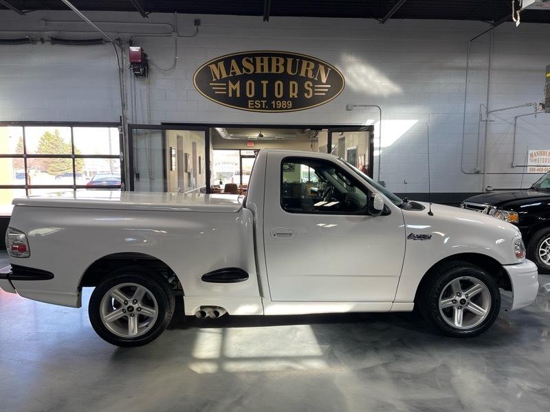Ford F-150 SVT Lightning 2WD 2003