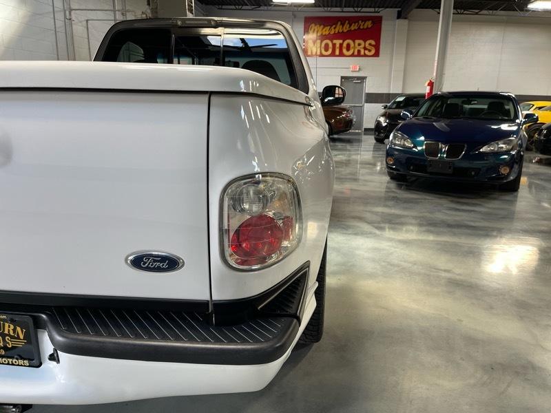 Ford F-150 SVT Lightning 2WD 2003