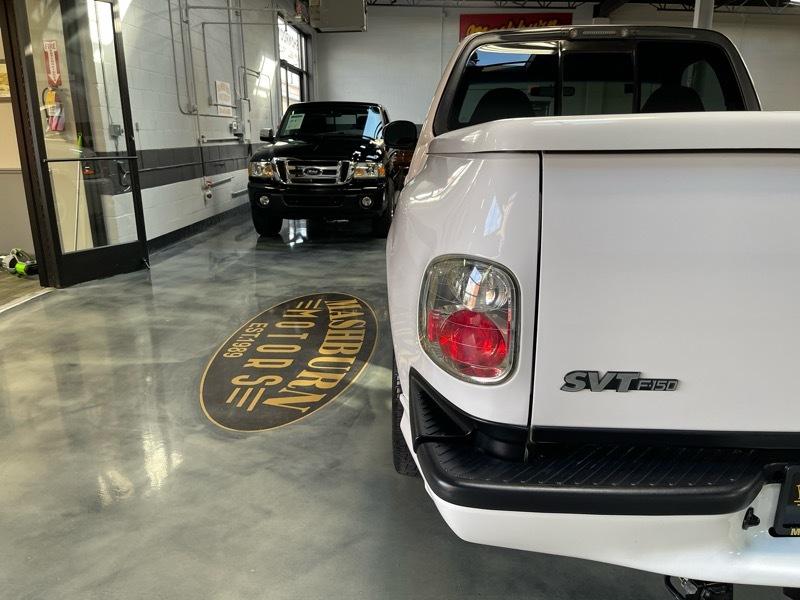 Ford F-150 SVT Lightning 2WD 2003