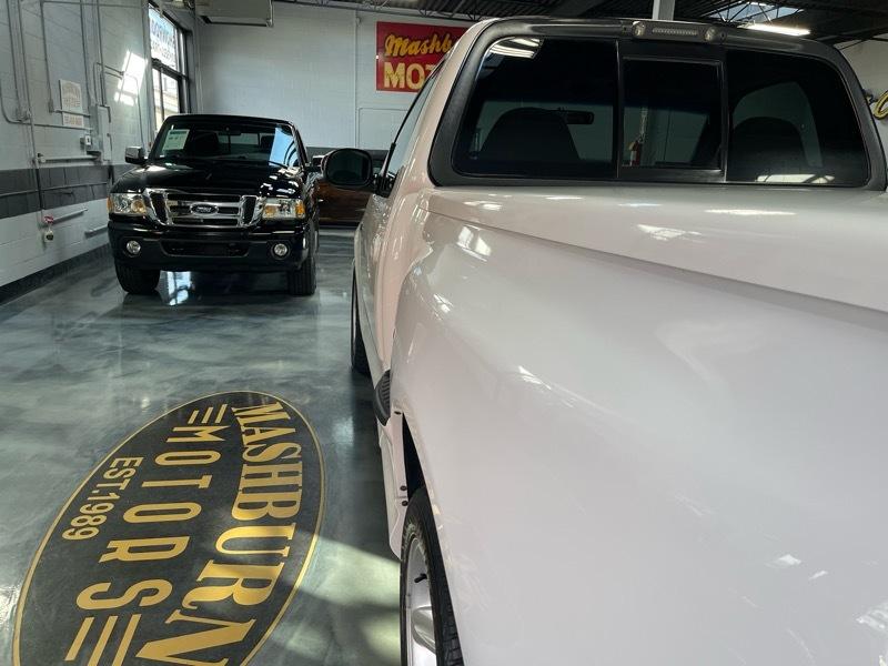 Ford F-150 SVT Lightning 2WD 2003