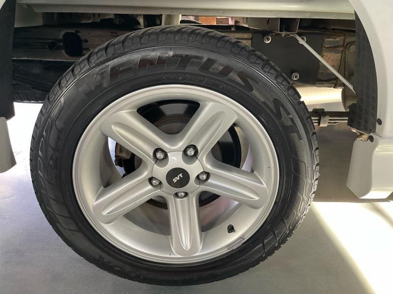 Ford F-150 SVT Lightning 2WD 2003