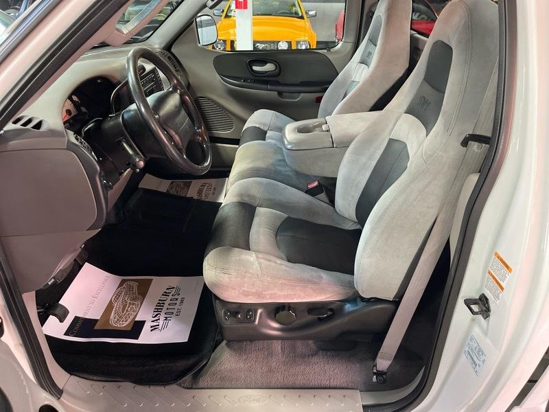 Ford F-150 SVT Lightning 2WD 2003