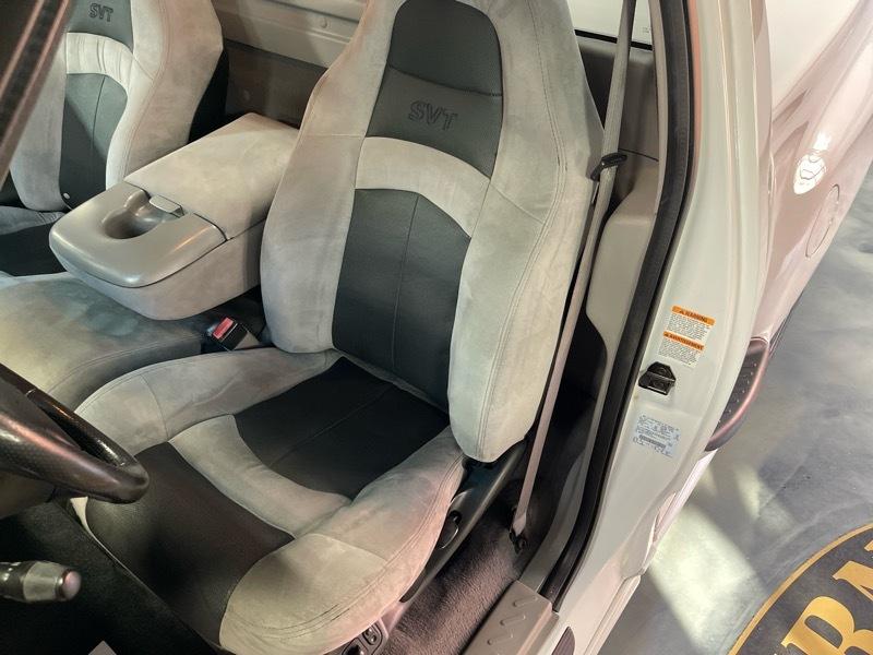 Ford F-150 SVT Lightning 2WD 2003