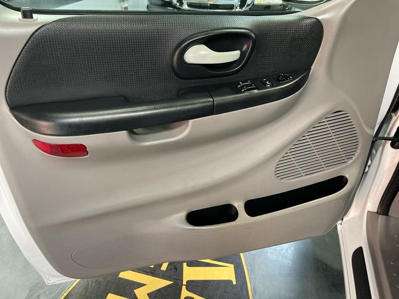 Ford F-150 SVT Lightning 2WD 2003