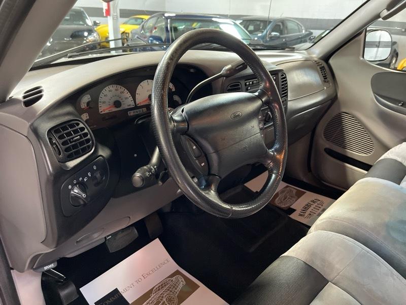 Ford F-150 SVT Lightning 2WD 2003