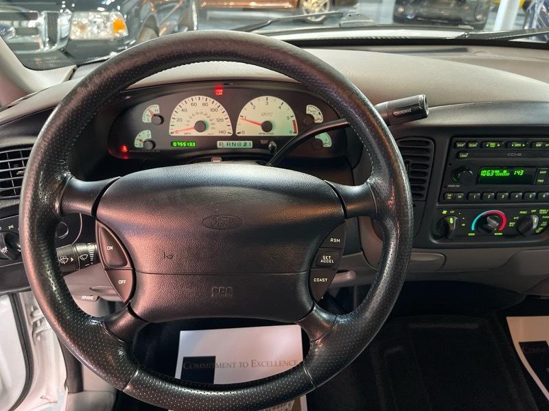 Ford F-150 SVT Lightning 2WD 2003