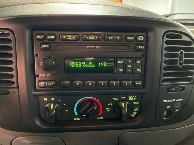 Ford F-150 SVT Lightning 2WD 2003