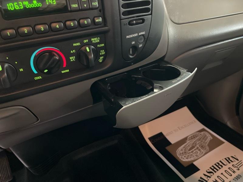 Ford F-150 SVT Lightning 2WD 2003