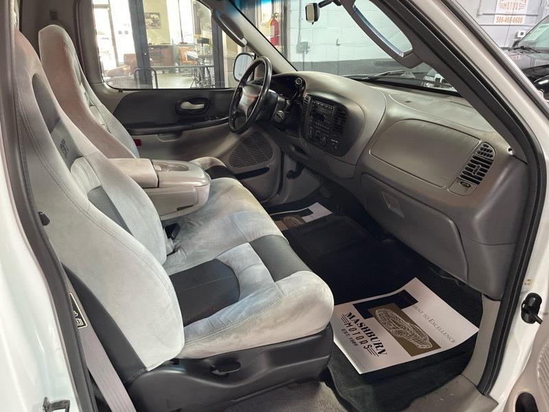 Ford F-150 SVT Lightning 2WD 2003