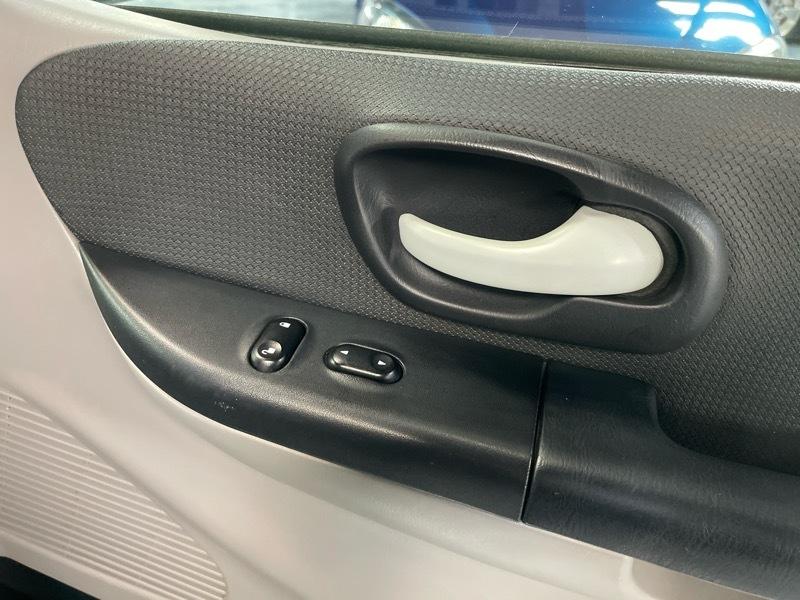 Ford F-150 SVT Lightning 2WD 2003