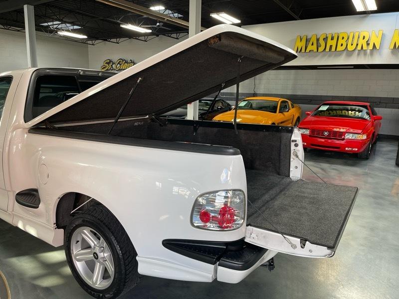 Ford F-150 SVT Lightning 2WD 2003