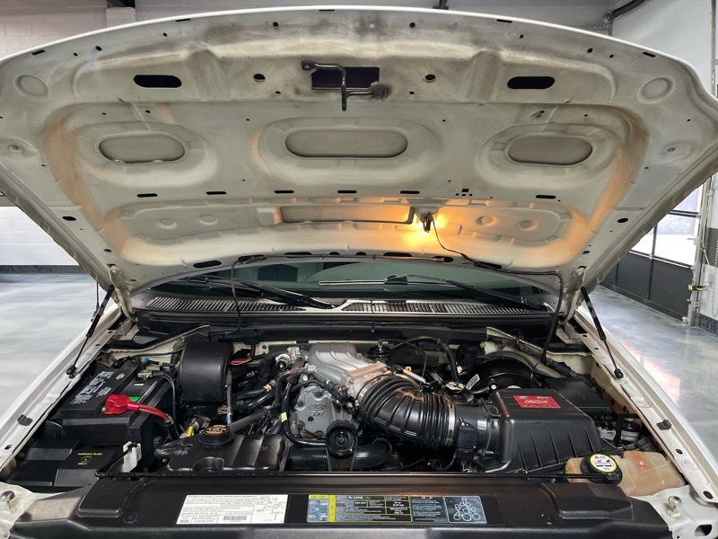 Ford F-150 SVT Lightning 2WD 2003