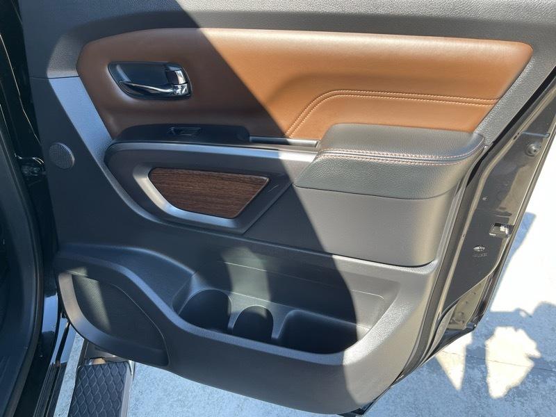 Nissan Titan XD Platinum Reserve 4WD Diesel 2016