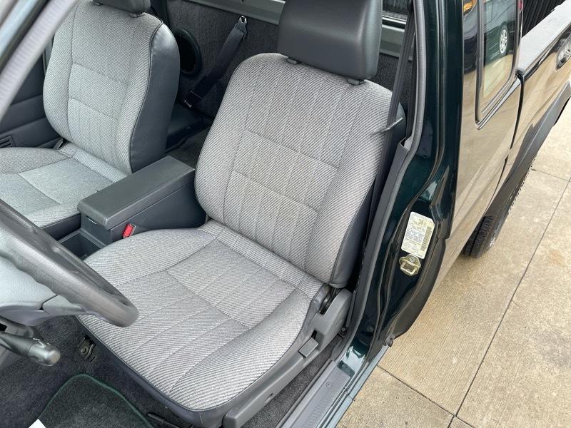 Nissan Pickup XE King Cab 4WD 1994