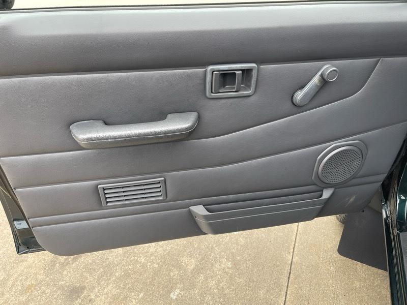 Nissan Pickup XE King Cab 4WD 1994