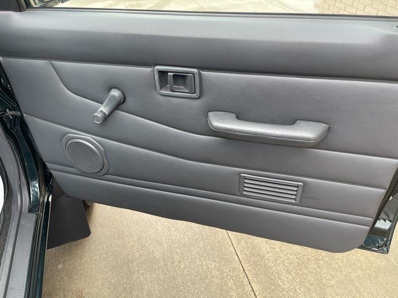 Nissan Pickup XE King Cab 4WD 1994