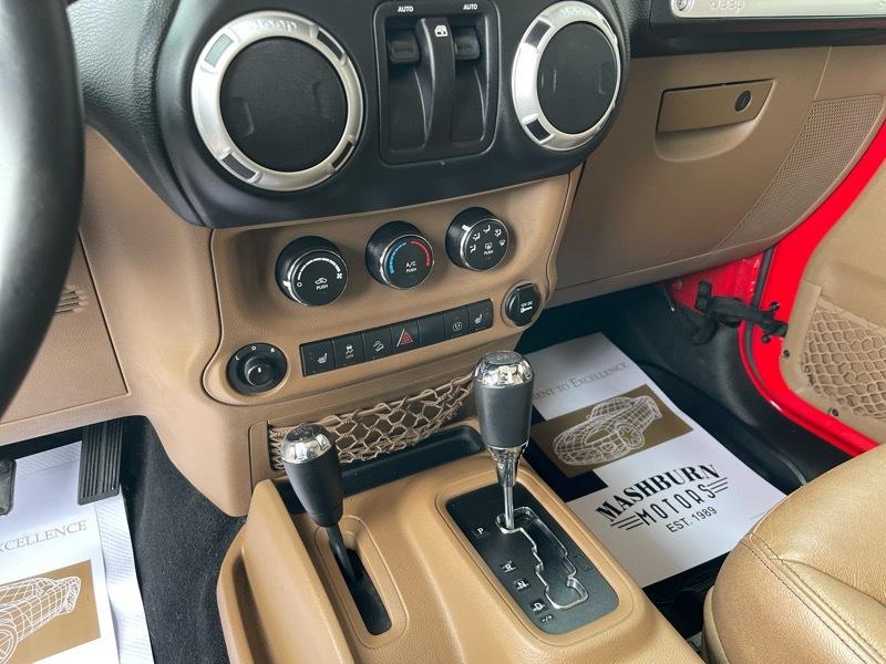 Jeep Wrangler Sahara 4WD 2015