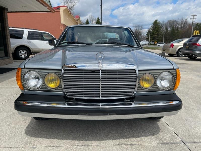 Mercedes-Benz 300 CDT 1984