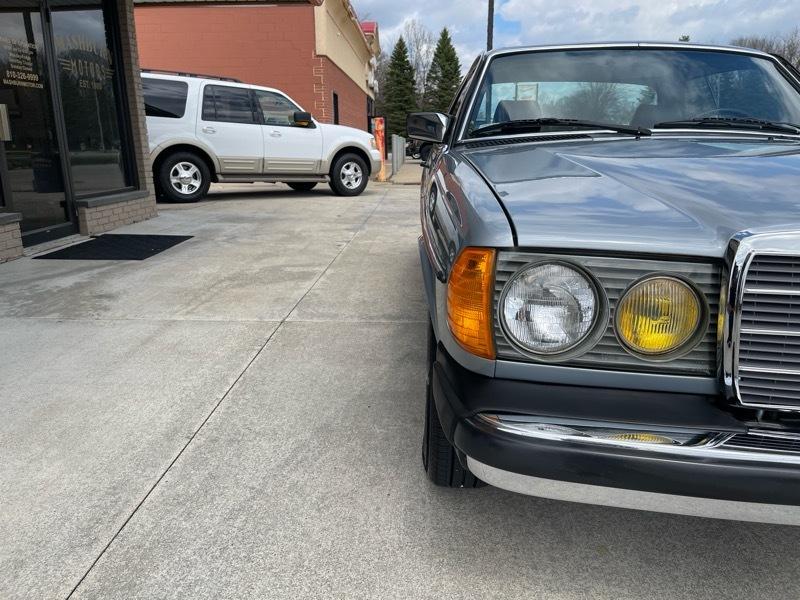 Mercedes-Benz 300 CDT 1984