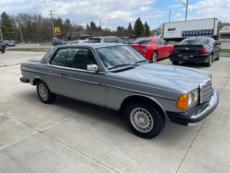 Mercedes-Benz 300 CDT 1984