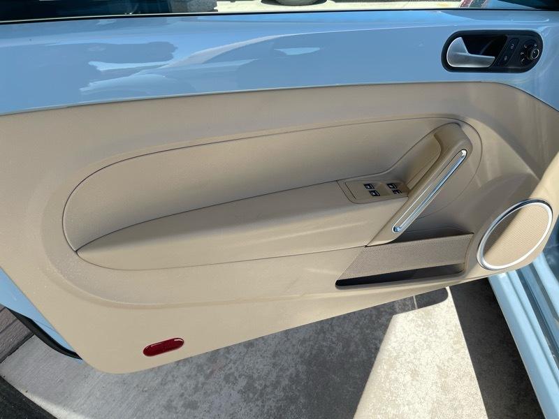Volkswagen Beetle 1.8T PZEV Convertible 2015