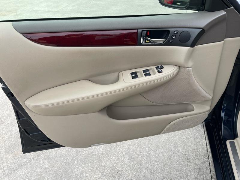 Lexus ES 300 Sedan 2002
