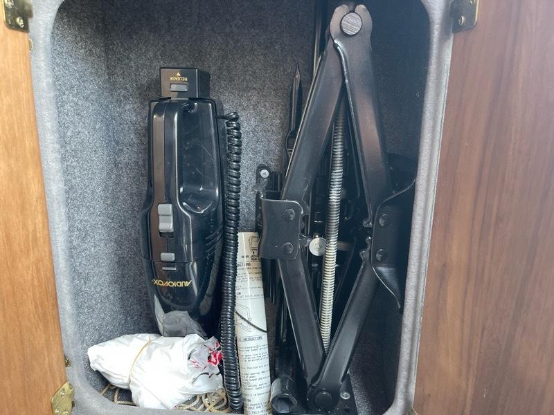 Dodge Ram Van 1500 127" WB Conversion 2000