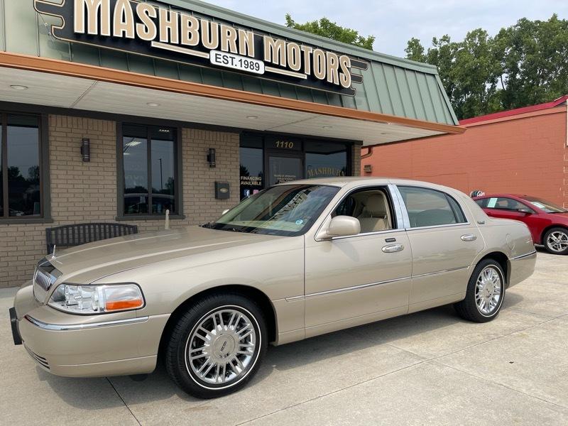 Lincoln Town Car Signature Limited 2010