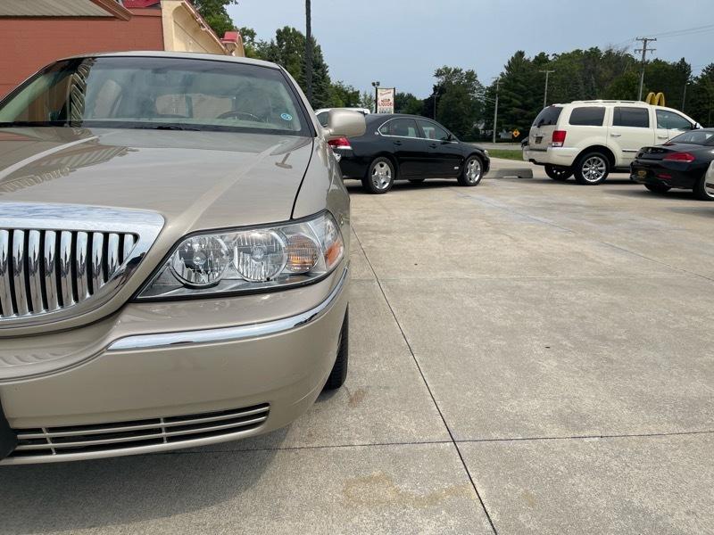 Lincoln Town Car Signature Limited 2010