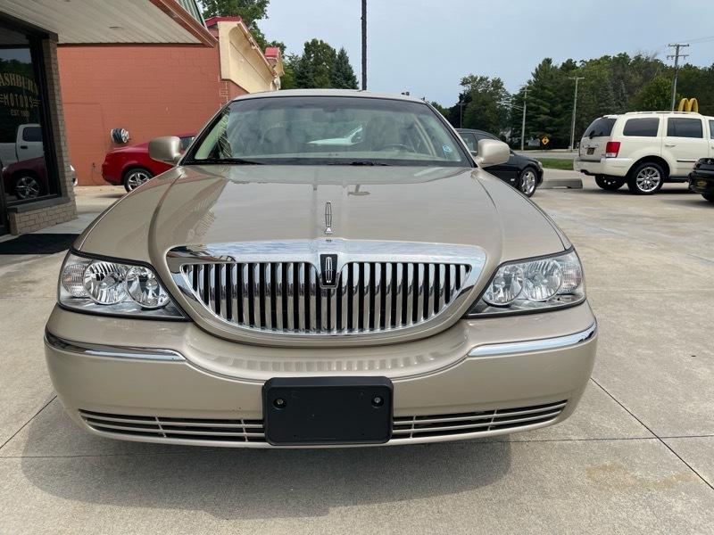 Lincoln Town Car Signature Limited 2010
