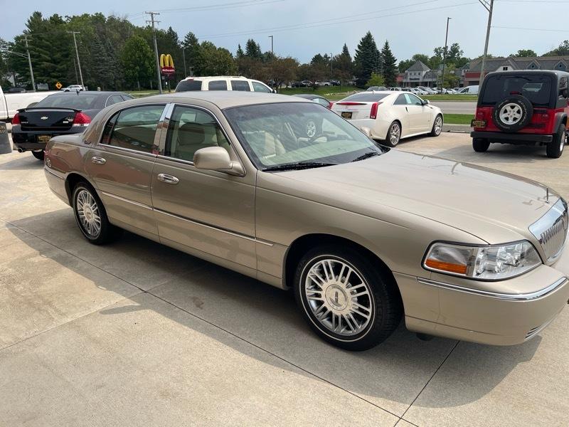 Lincoln Town Car Signature Limited 2010