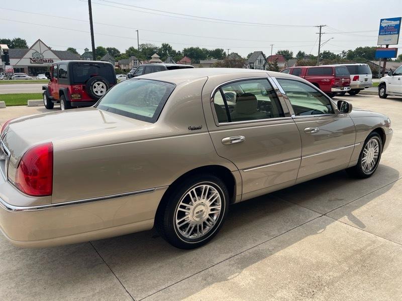 Lincoln Town Car Signature Limited 2010