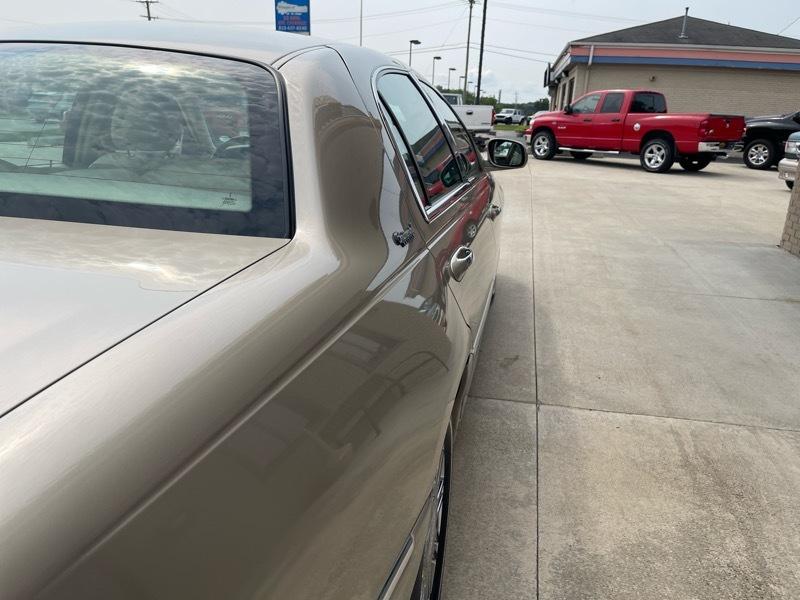 Lincoln Town Car Signature Limited 2010