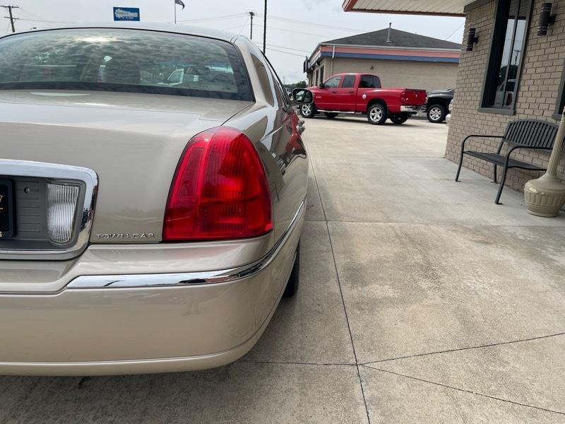 Lincoln Town Car Signature Limited 2010