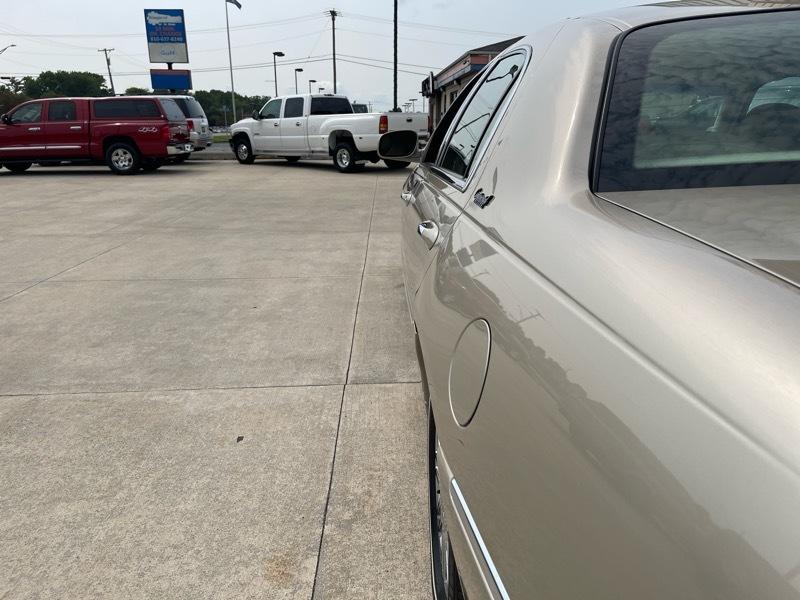 Lincoln Town Car Signature Limited 2010