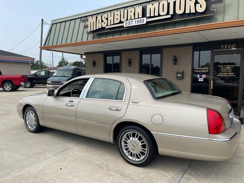 Lincoln Town Car Signature Limited 2010