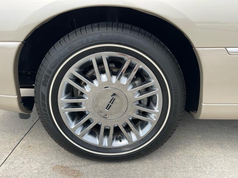 Lincoln Town Car Signature Limited 2010