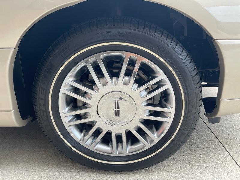 Lincoln Town Car Signature Limited 2010