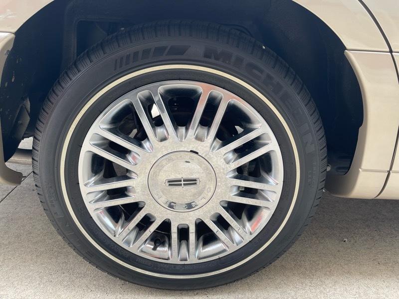 Lincoln Town Car Signature Limited 2010