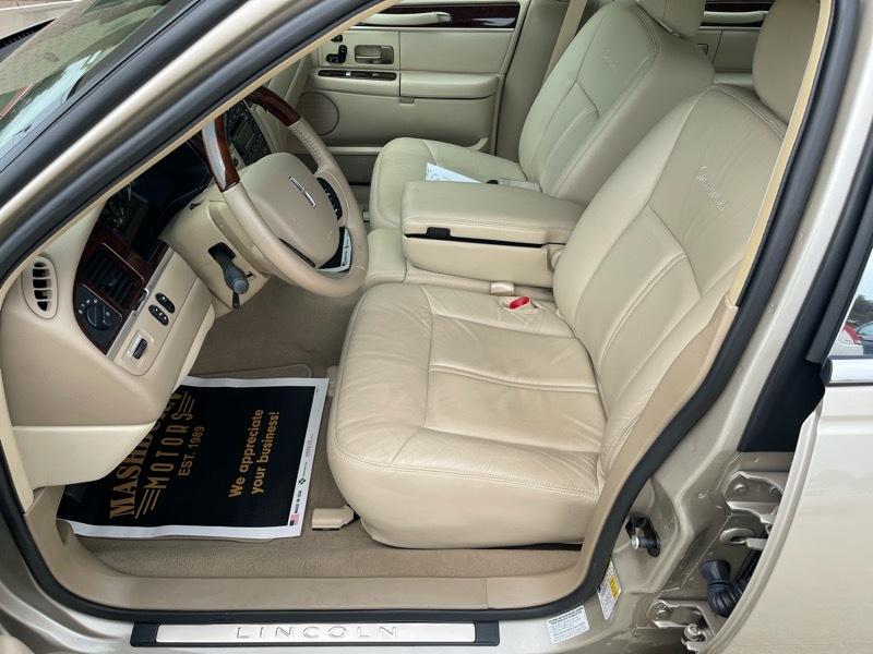 Lincoln Town Car Signature Limited 2010