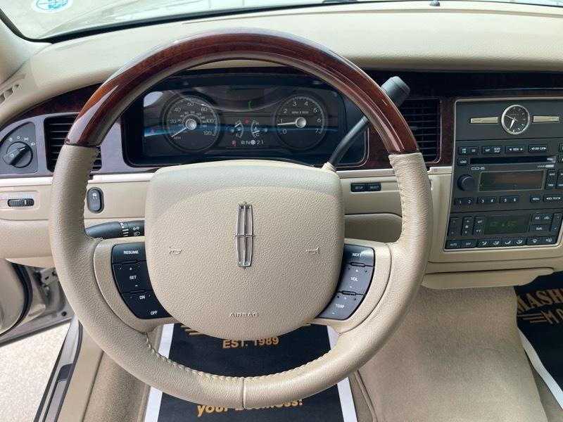 Lincoln Town Car Signature Limited 2010