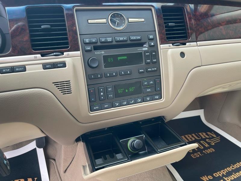 Lincoln Town Car Signature Limited 2010