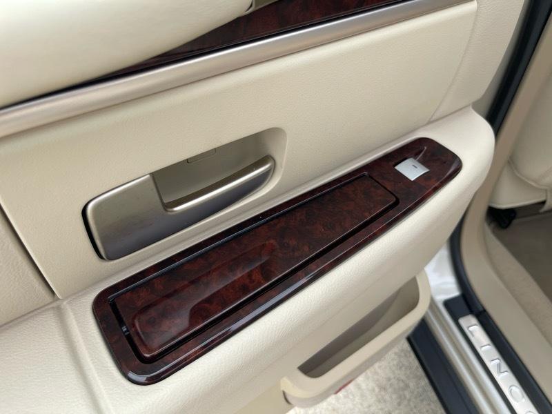 Lincoln Town Car Signature Limited 2010