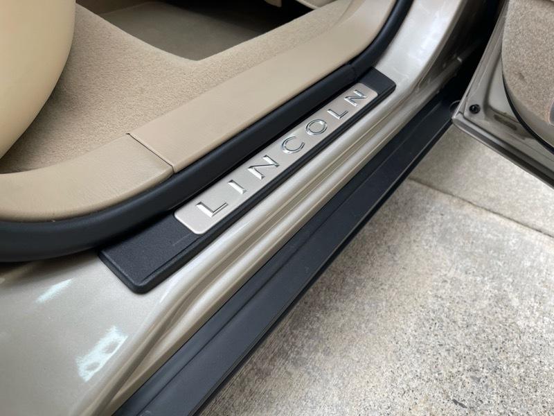Lincoln Town Car Signature Limited 2010