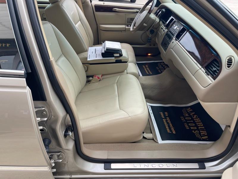 Lincoln Town Car Signature Limited 2010