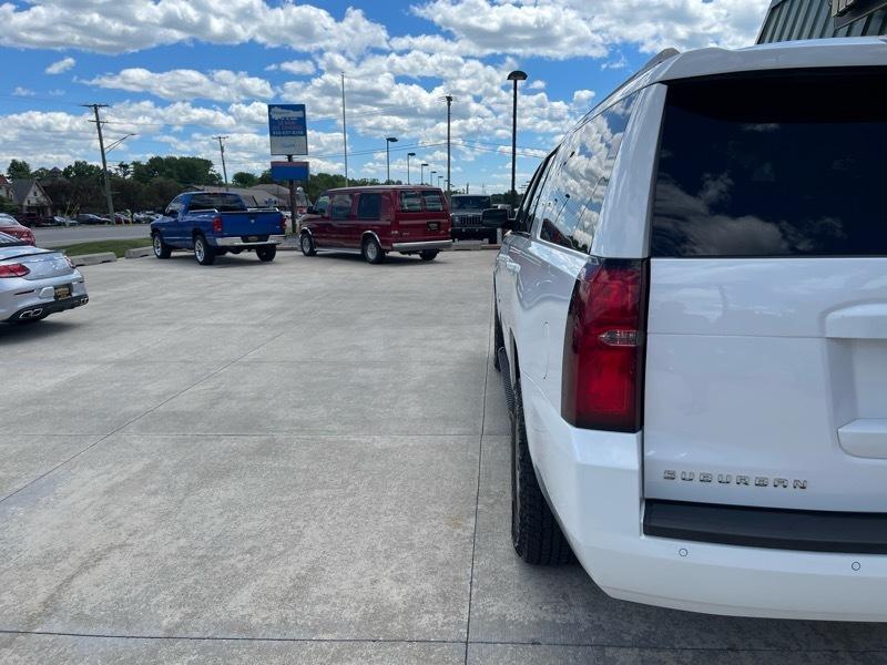 Chevrolet Suburban LT 4WD 2019
